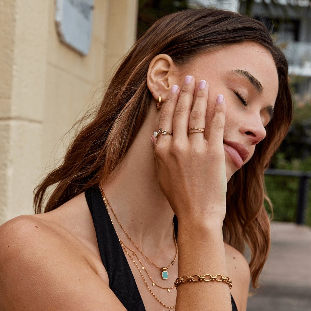 Crystal White Blossom Ring Gold